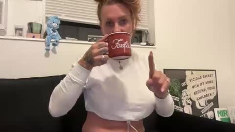 Snapshot of koyoteej chatting on February 20, 2026, 2:41 am koyoteej online show from February 20, 2026, 2:41 am