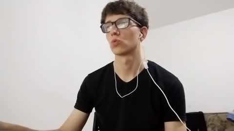 Facu online show from January 5, 2025, 9:03 pm