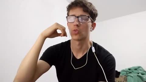 Facu online show from February 26, 2025, 7:31 am