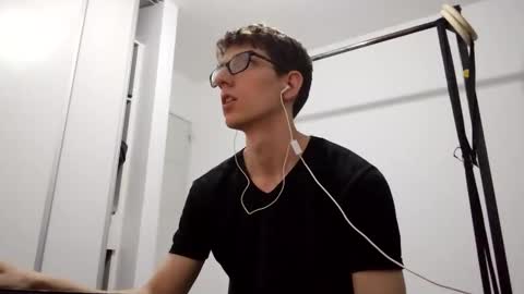 Facu online show from February 24, 2026, 5:05 am