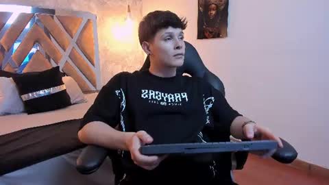 Snapshot of kraven_lust chatting on June 27, 2026, 3:11 am Kraven online show from June 27, 2026, 3:11 am