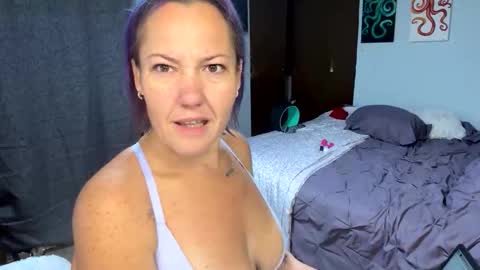 Snapshot of kreamyk420 chatting on October 24, 2025, 4:14 pm kreamyk420 online show from October 24, 2025, 4:14 pm