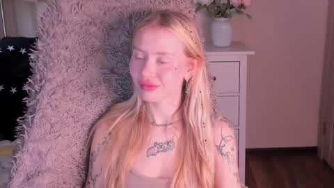 Snapshot of kris_grant chatting on October 11, 2025, 9:19 am kris_grant online show from October 11, 2025, 9:19 am