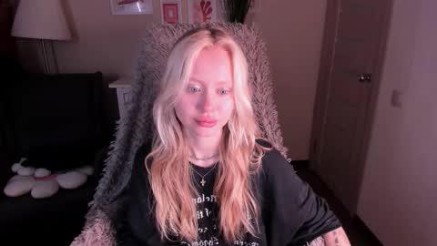 Snapshot of kris_grant chatting on October 28, 2025, 8:29 am kris_grant online show from October 28, 2025, 8:29 am