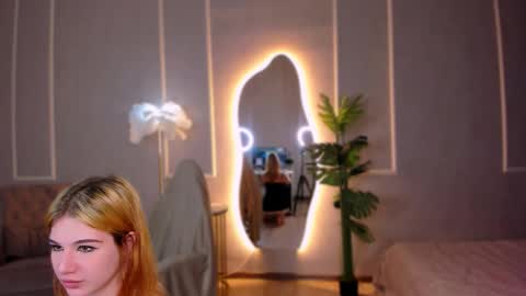 krispy_starr online show from September 19, 2025, 2:40 pm