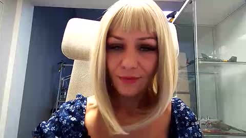 Snapshot of krisred2 chatting on November 4, 2025, 11:42 am Kristi online show from November 4, 2025, 11:42 am