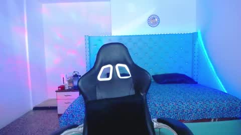 kriss_sweetboobs online show from January 12, 2025, 2:30 pm