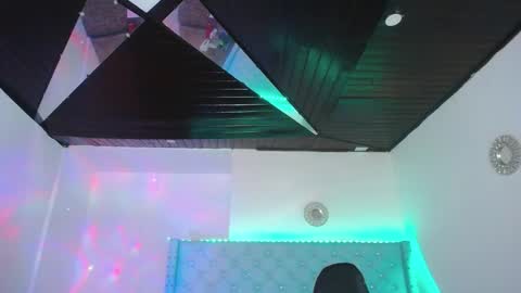 kriss_sweetboobs online show from January 12, 2025, 5:33 pm