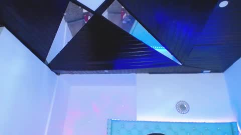 kriss_sweetboobs online show from January 17, 2025, 12:31 pm