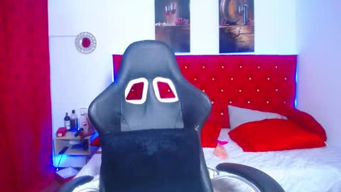 kriss_sweetboobs online show from February 13, 2025, 4:07 pm