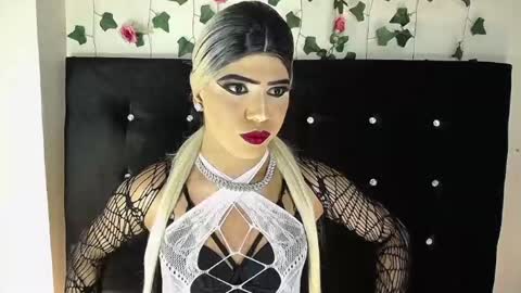 kristal_queen01 online show from May 14, 2026, 7:37 am