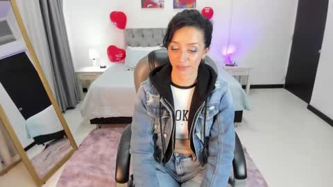 Sophia online show from February 17, 2025, 7:42 pm