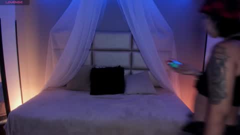 Kristen online show from September 29, 2025, 12:43 pm