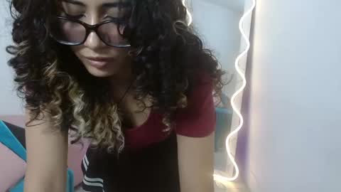 Snapshot of kristen_tay chatting on February 21, 2025, 7:01 am kristen_tay online show from February 21, 2025, 7:01 am