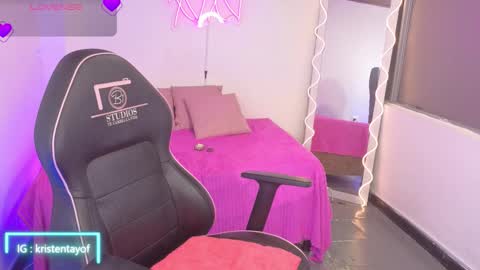 Snapshot of kristen_tay chatting on September 10, 2025, 4:12 am kristen_tay online show from September 10, 2025, 4:12 am