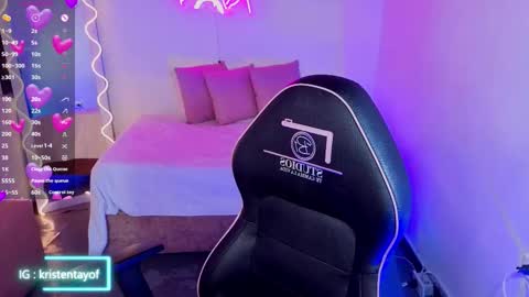 Snapshot of kristen_tay chatting on October 19, 2025, 3:07 am kristen_tay online show from October 19, 2025, 3:07 am