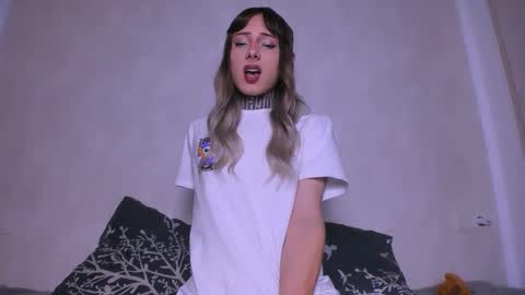 kristina online show from October 16, 2025, 9:38 pm