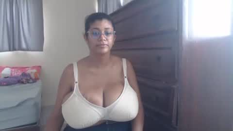 KristinaMilan online show from October 31, 2025, 1:56 pm