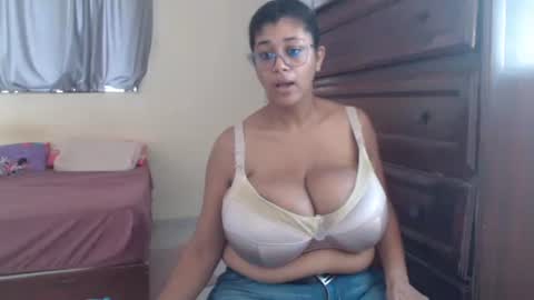 KristinaMilan online show from November 6, 2025, 3:02 pm