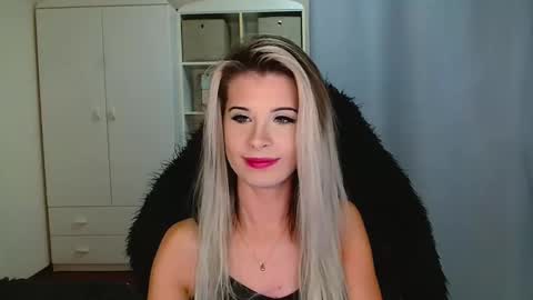 KristineAmore online show from November 28, 2025, 7:33 am