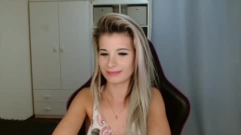 KristineAmore online show from December 2, 2025, 7:31 pm