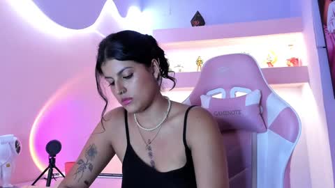 KristinWall online show from January 25, 2025, 2:04 am
