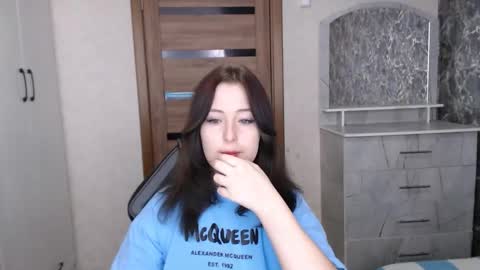 Kristy online show from December 14, 2025, 7:25 am