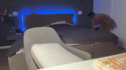 Kristi online show from October 14, 2025, 4:13 am