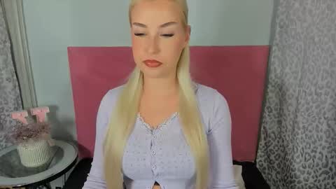 KristyFlowers online show from March 25, 2026, 3:51 pm