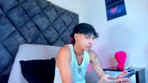 Snapshot of kroywave chatting on August 10, 2026, 3:21 am Kroy Wave Muscle Tattoos Latino online show from August 10, 2026, 3:21 am