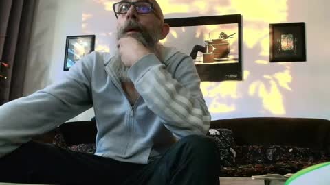 krummersaebel online show from April 19, 2026, 6:10 pm