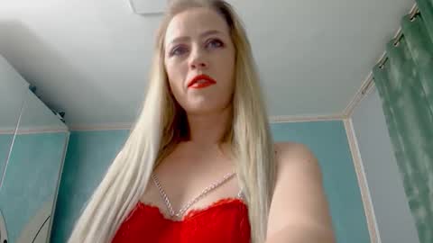 Snapshot of krystal_desire chatting on February 25, 2026, 7:56 pm krystal desire online show from February 25, 2026, 7:56 pm