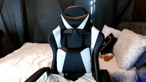 Snapshot of krystalblakexxx chatting on November 15, 2025, 8:27 pm Krystal Blake online show from November 15, 2025, 8:27 pm