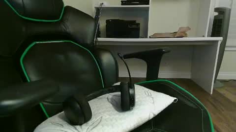 Snapshot of kt12369 chatting on December 3, 2024, 7:21 am Kevin online show from December 3, 2024, 7:21 am