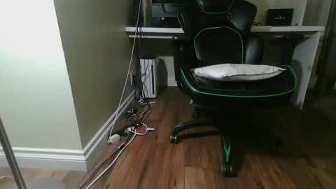 Snapshot of kt12369 chatting on January 14, 2025, 7:27 am Kevin online show from January 14, 2025, 7:27 am