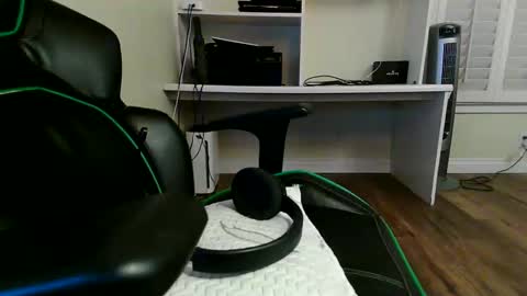 Snapshot of kt12369 chatting on February 4, 2025, 7:40 am Kevin online show from February 4, 2025, 7:40 am