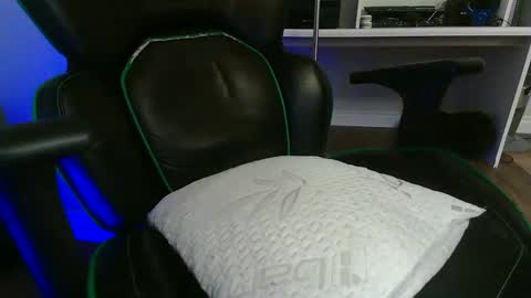 Snapshot of kt12369 chatting on September 18, 2025, 7:21 am Kevin online show from September 18, 2025, 7:21 am