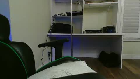 Snapshot of kt12369 chatting on October 6, 2025, 5:49 am Kevin online show from October 6, 2025, 5:49 am