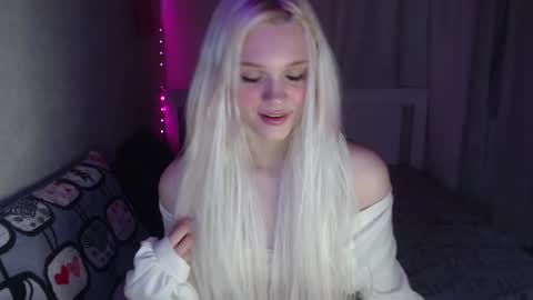 Emilia online show from March 6, 2025, 8:27 pm