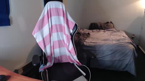 Kuggy online show from April 16, 2026, 9:39 pm