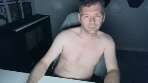 kukt_again online show from November 30, 2025, 1:37 pm