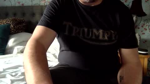 kulashaker46 online show from November 18, 2025, 2:43 pm