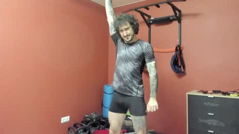 Snapshot of kumisboy chatting on February 4, 2025, 12:11 pm Robert online show from February 4, 2025, 12:11 pm