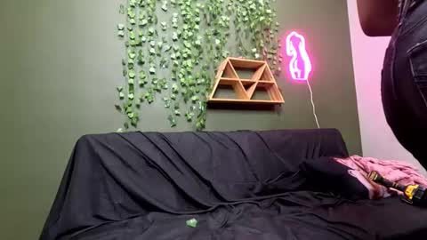 kuromi_devil online show from November 8, 2025, 10:41 pm