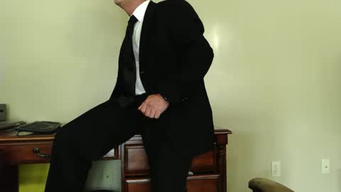 kykcils2 online show from April 13, 2026, 5:07 pm