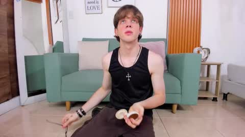 Kyle Dusk online show from December 3, 2025, 12:36 pm