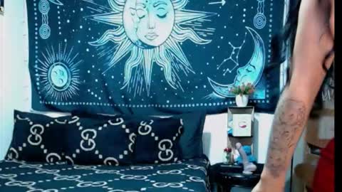 kylie online show from October 10, 2025, 8:19 pm