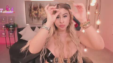  Kylie  online show from September 19, 2025, 3:24 pm