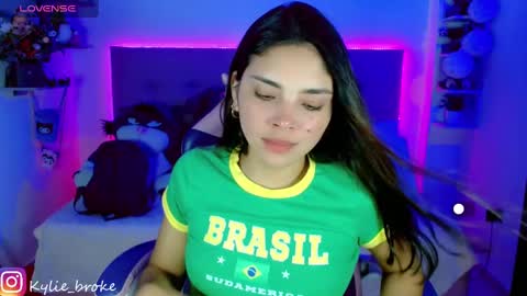 Snapshot of kylie_hottt_ chatting on December 27, 2024, 12:07 am k ylie online show from December 27, 2024, 12:07 am