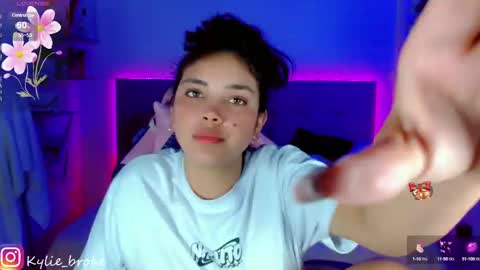 Snapshot of kylie_hottt_ chatting on January 8, 2025, 3:29 am k ylie online show from January 8, 2025, 3:29 am